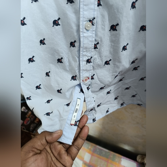 Tommy Hilfiger - Picture 6 of 6